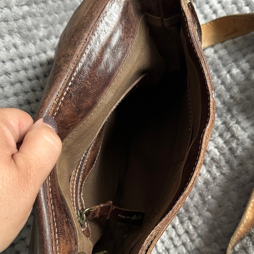 BED|STU Venice Beach Studded Leather Crossbody Bag - Picture 5 of 7